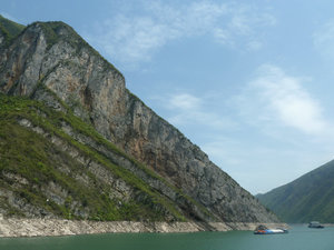 Amazing rock formations, Wu Gorge
