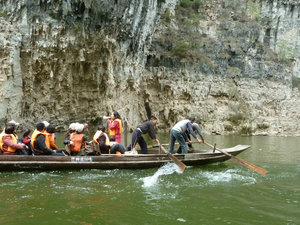 Amazing stamina required to paddle the boats up the Shennong Stream