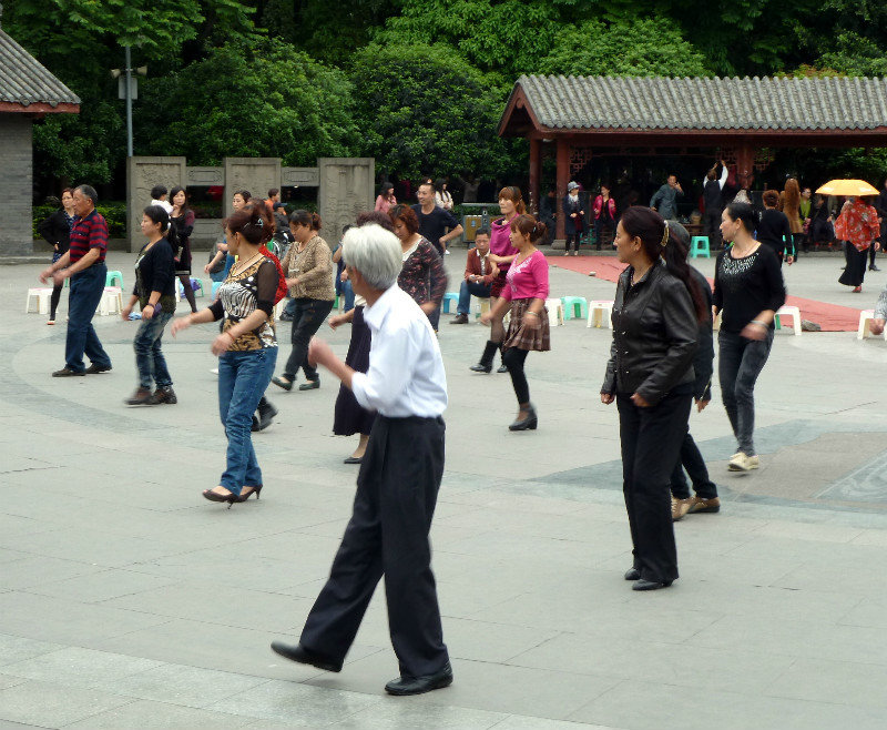 Memorial park, Chengu - line dancing
