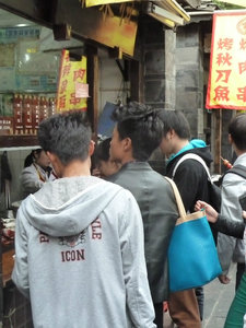 Big hair at the fast food stall, Chengdu