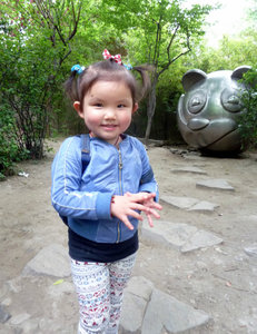 Cute little girl I met in Chengdu
