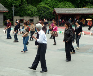 Memorial park, Chengu - line dancing