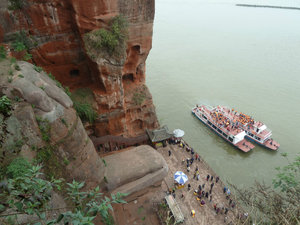 Boats viewing Dafo the Leshan Buddha