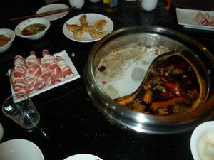 Sichuan split hot pot 