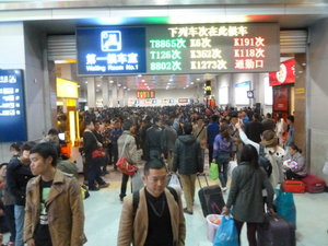 Massed crowds at Chengdu train station