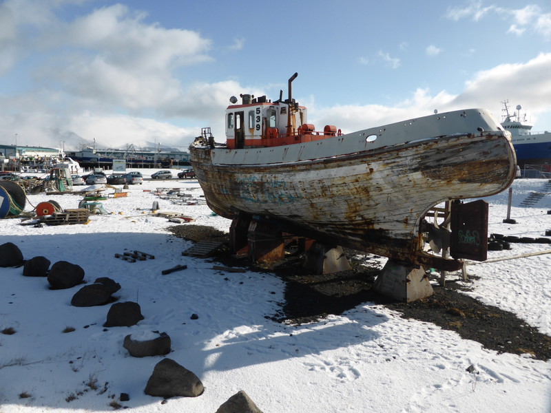 https://photos.travelblog.net/57725/878437/f/8420414-old-wooden-fishing-boat-at-reykjavik-harbour-0.jpg