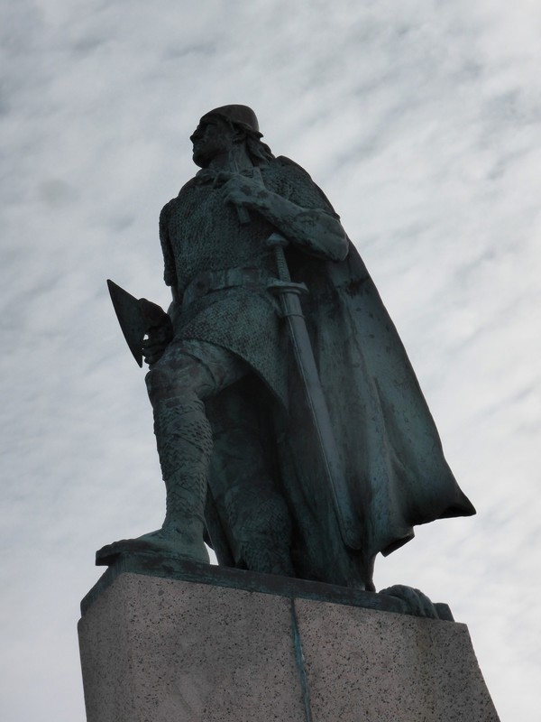 Statue at Hallsgrimkirkja