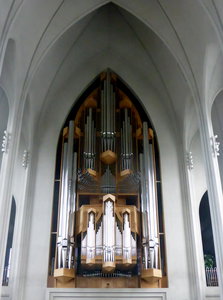 Massive organ inside Hallsgrimkirkja