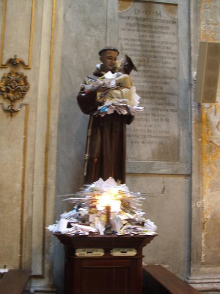 Statue in Santa Maria in Trastevere