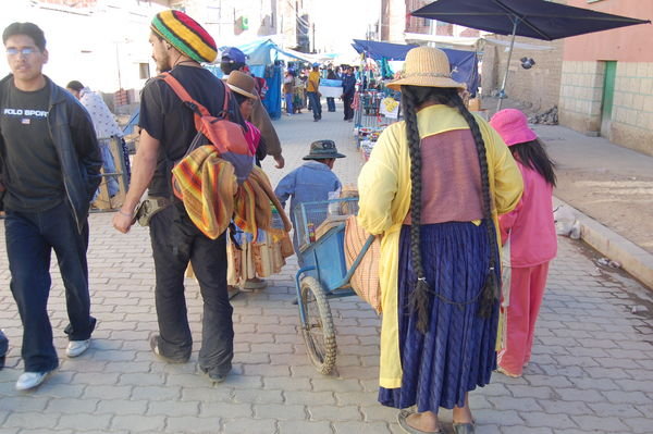 Boliwijka z typowymi warkoczami/typical hair style of a Bolivian women