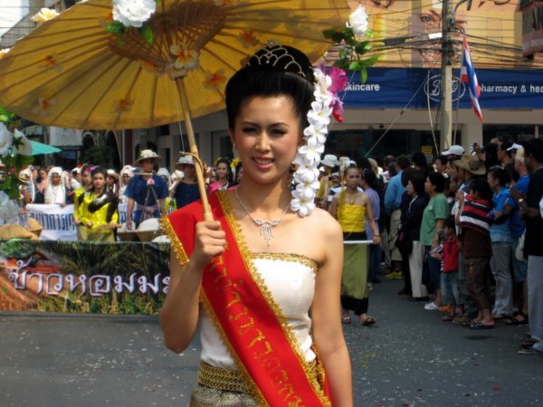 Beauty contestant for Queen of the Flower Festival
