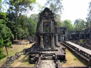 Grecian-style structure at Preah Khan