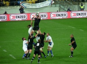New Zealand win a line out
