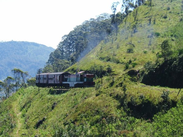 Sri Lanka62 - hill trek2 trainline