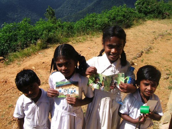 Sri Lanka71 - hill trek11 children