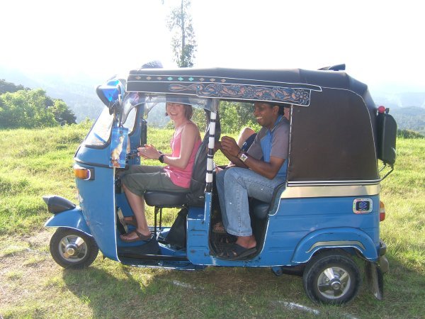 Sri Lanka83 - Haputale tuktuk driving Jenny