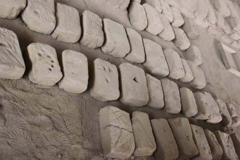 Huaca de la Luna, bricks with the symbol of the manufacturer