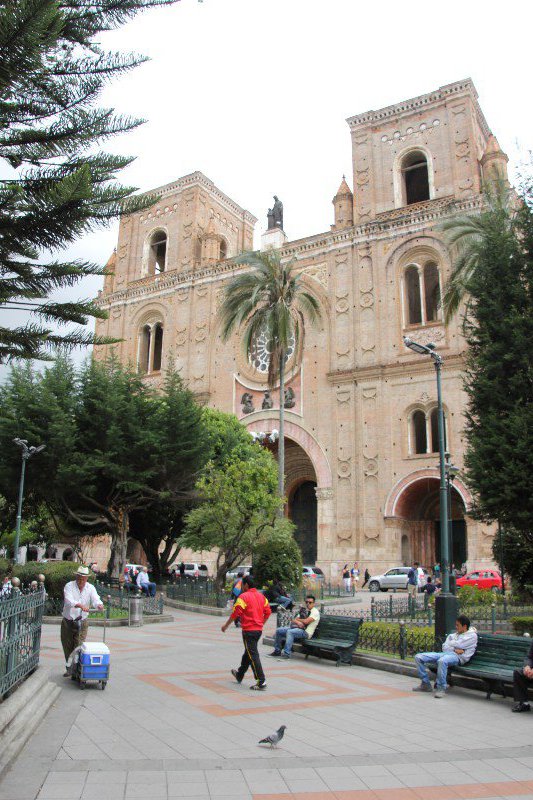 The New Cathedral (Catedral de la Inmaculada) dominates the plaza.