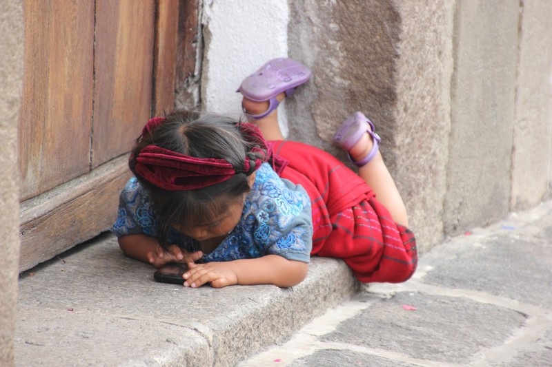 Even in Guatemala they learn to use phones young
