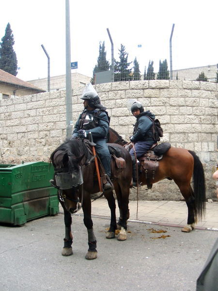 jerusalem police at checkpoint