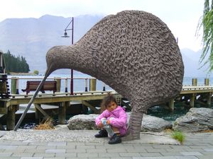 Mama, look at the size of these kiwis!