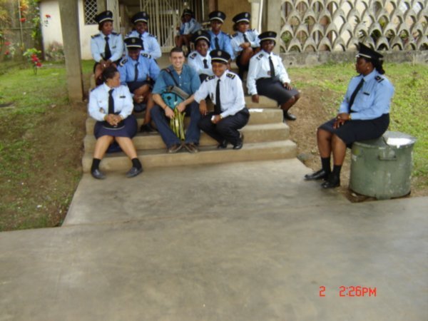Fotos con policias mujeres en Buea