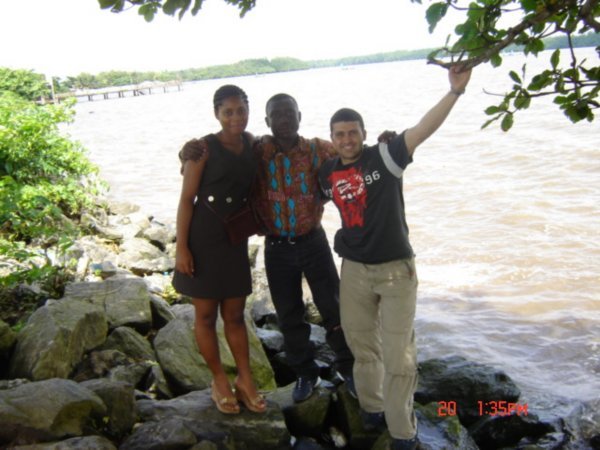 Mi novia, Desire y yo en el puerto de Douala