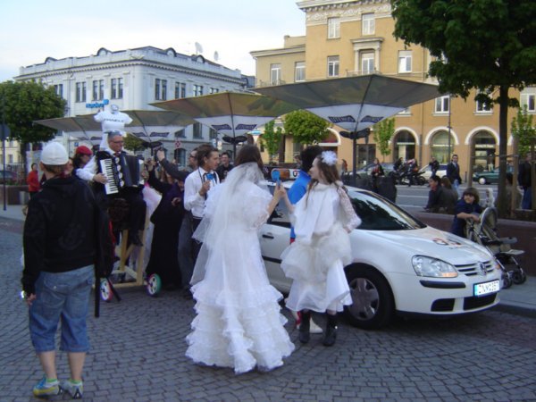 Diferentes actividades en Vilnius, desfiles, obras de teatro, musica etc.