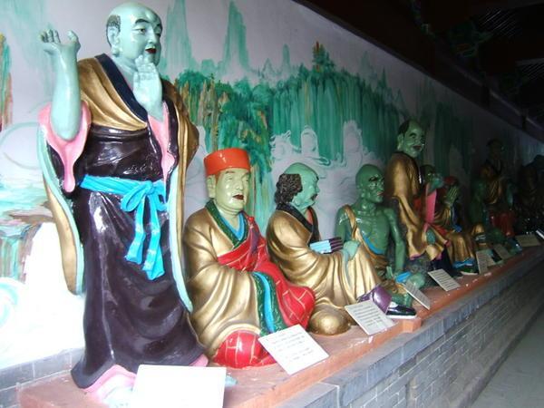 Statues at the Shifang Temple