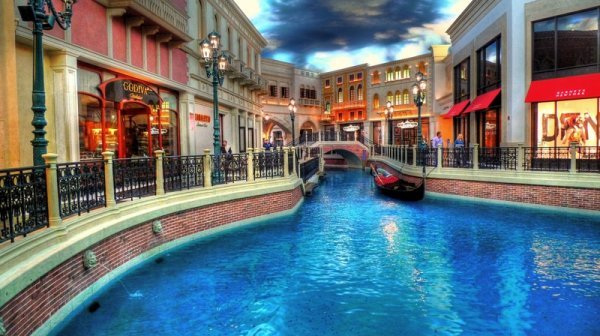 The Canal on the first floor of the Venetian