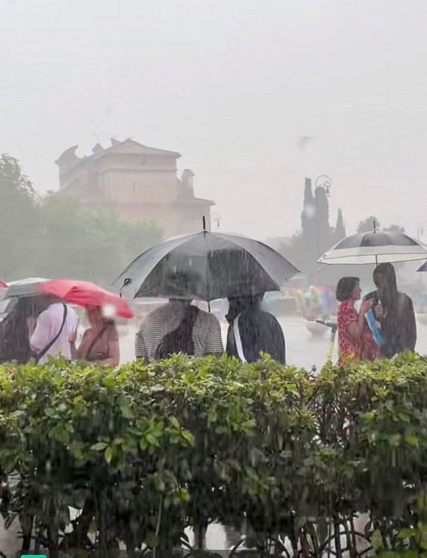Raindrops in Rome