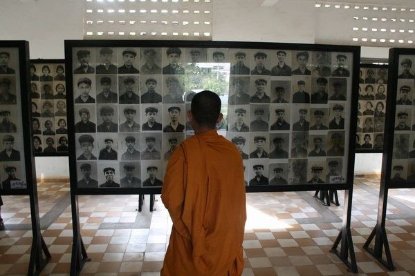 Monk Among Photos, Tuol Sleng
