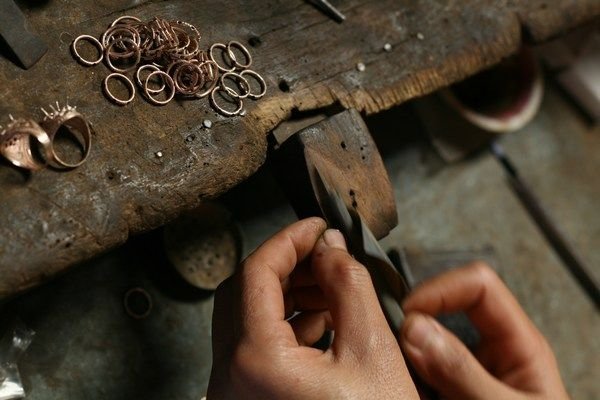 Jeweller's Hands, Ban Loung