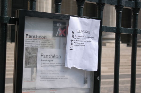 Notice outside the Panthéon