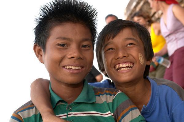 Curious kids on Shwe-San-Daw Paya