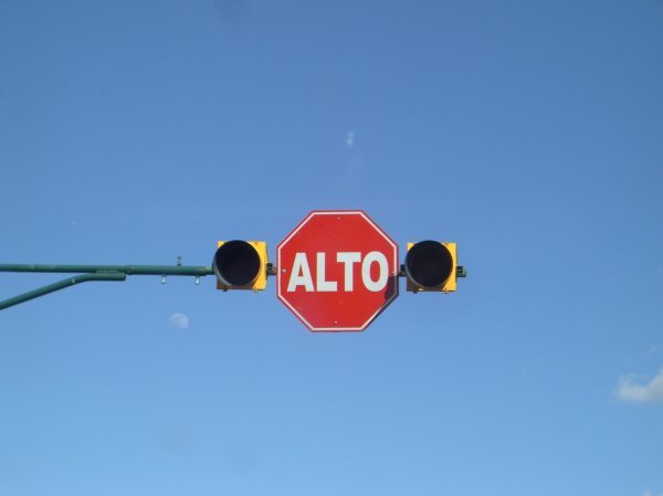Nicht Stopp, sondern ALTO!