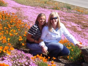 Ursi and Tanja in the flowers