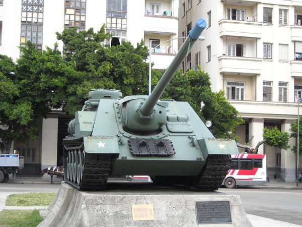 Tank outside Museo de la Revolucion