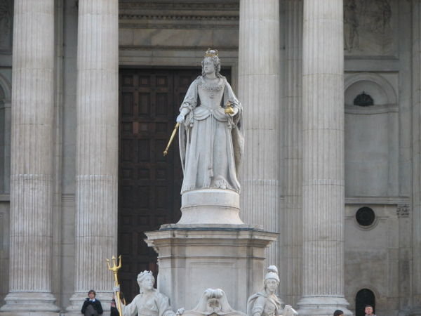 Statue At St Pauls