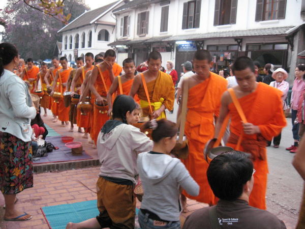Offrandes des moines le matin