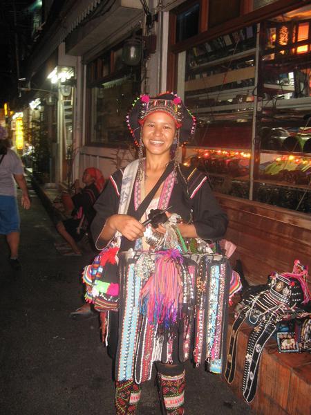Les vendeuses de pacotilles omniprésentes en Thaïlande