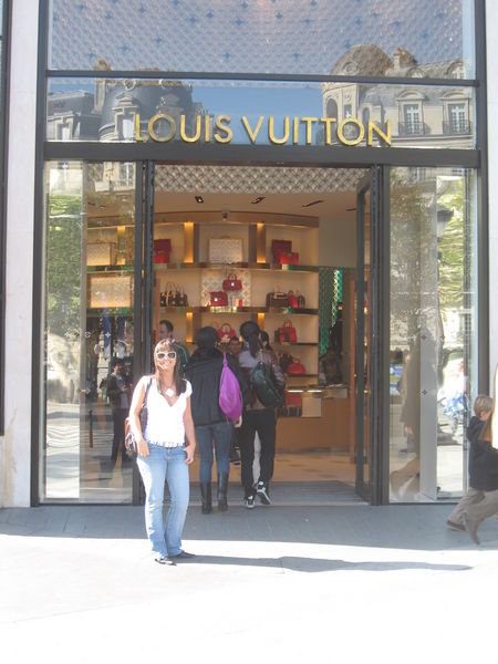 Louis Vutton, Champs Élysées