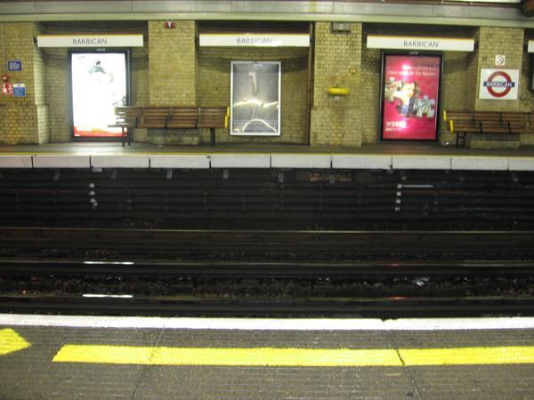 Late night emptiness in the Tube