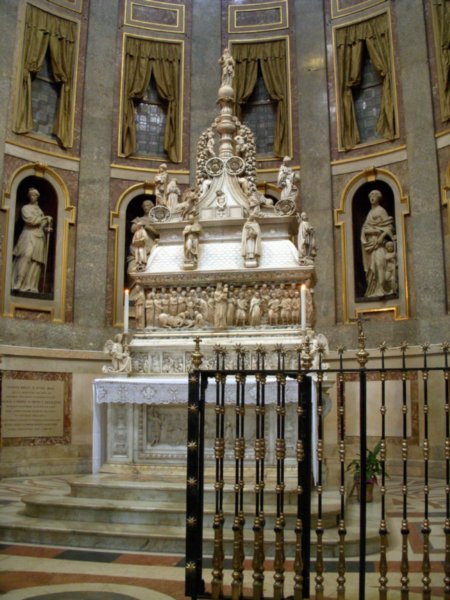 Bologna--Chiesa di San Domenico, sarcophagus