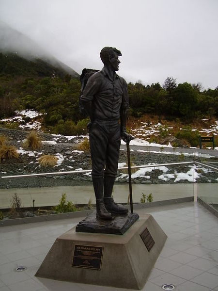 Edmund Hillary Statue at the Alpine Centre 