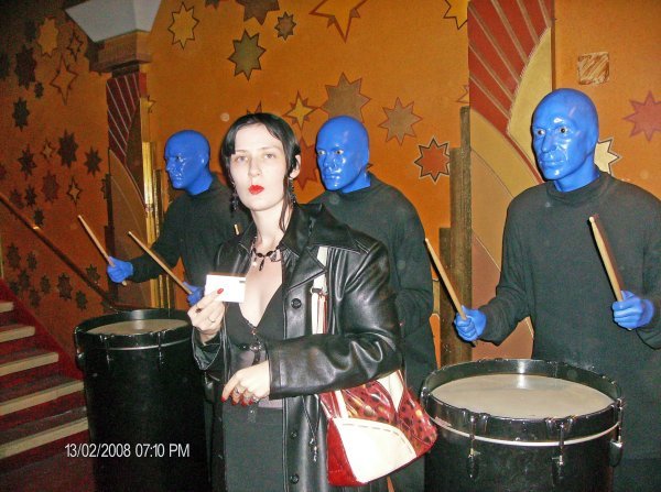 Nadine & Blue Men Group