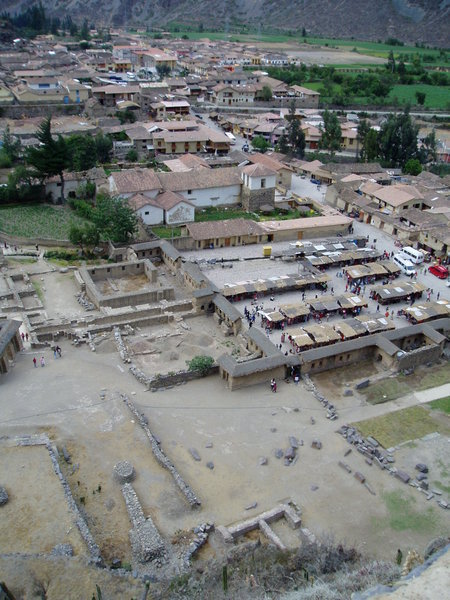 Market, village and Ruins at Ollaytaytambo