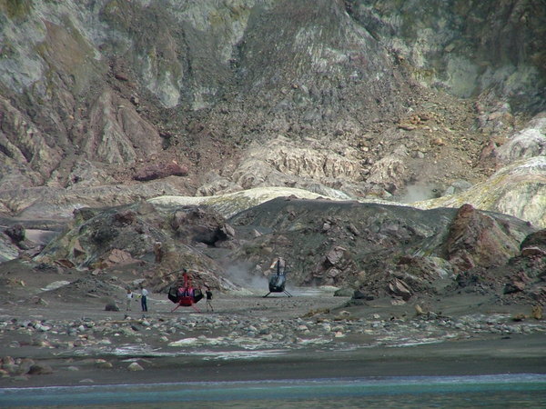 Heli landings on White Island 