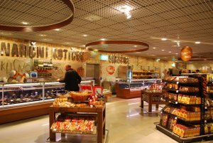 The bakery section of Maxi-Market