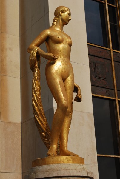 Beautiful gold statue at Palais de Chaillot